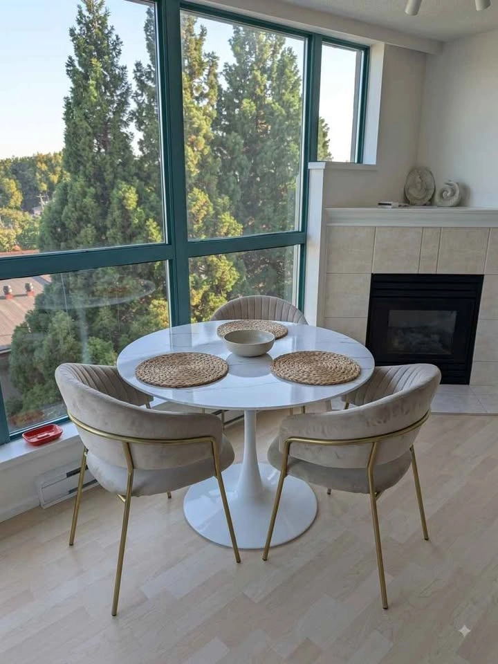 Tulip table