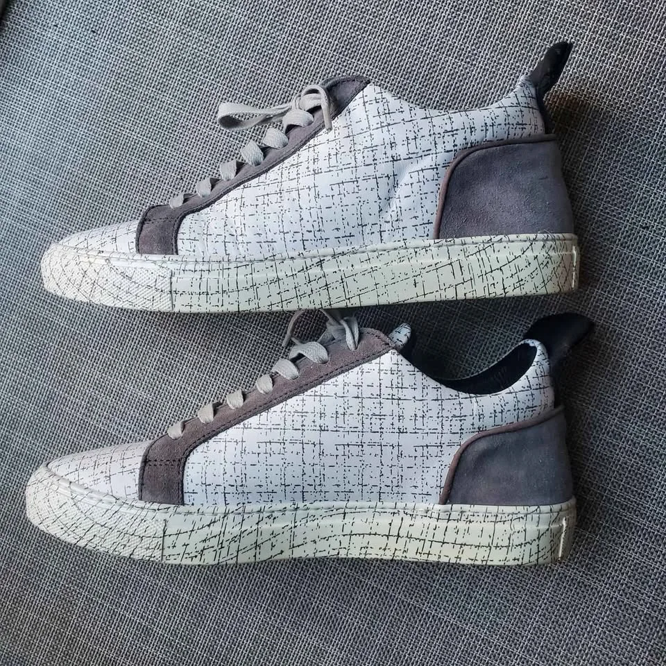 Ylati Sneakers Size 8 worn once like new image indicator(2)