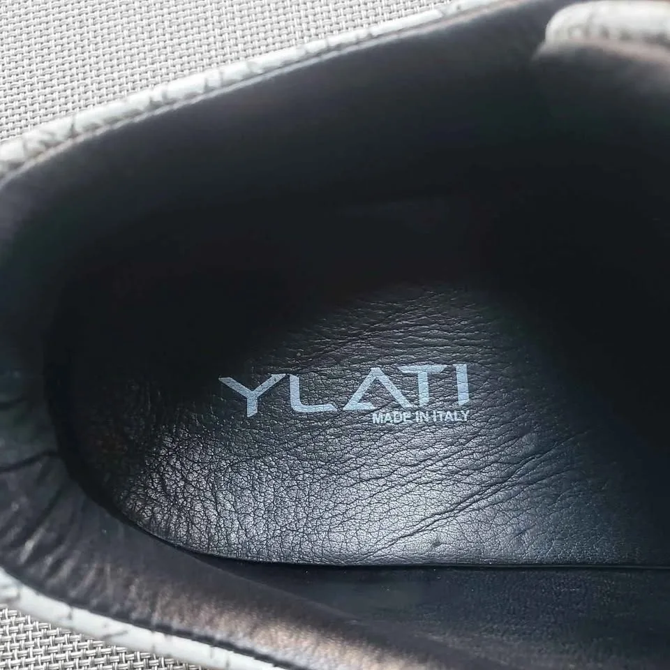 Ylati Sneakers Size 8 worn once like new image indicator(4)