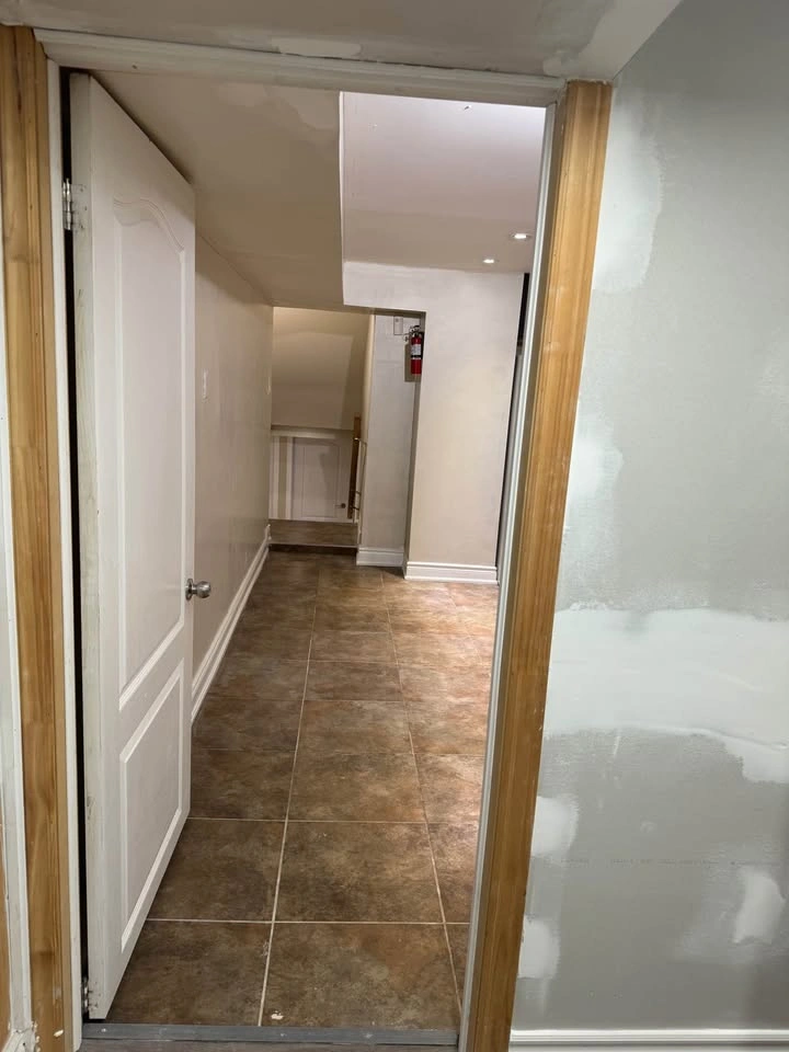 2 Beds 1 Bath - Apartment - photo 2