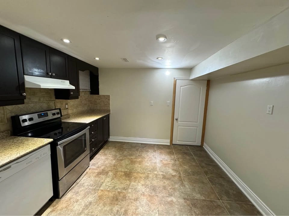 2 Beds 1 Bath - Apartment - photo 4