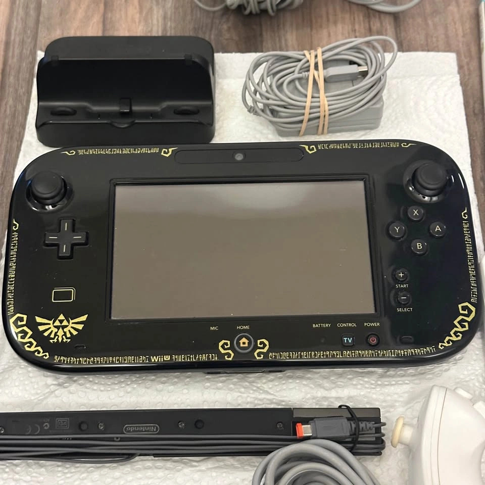 Zelda Wii U Gamepad & Console Bundle - photo 2