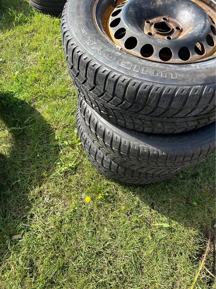 4 Uniroyal Tiger Paw 215/60R16 Tires on Steel Rims – Good Tread - photo 2