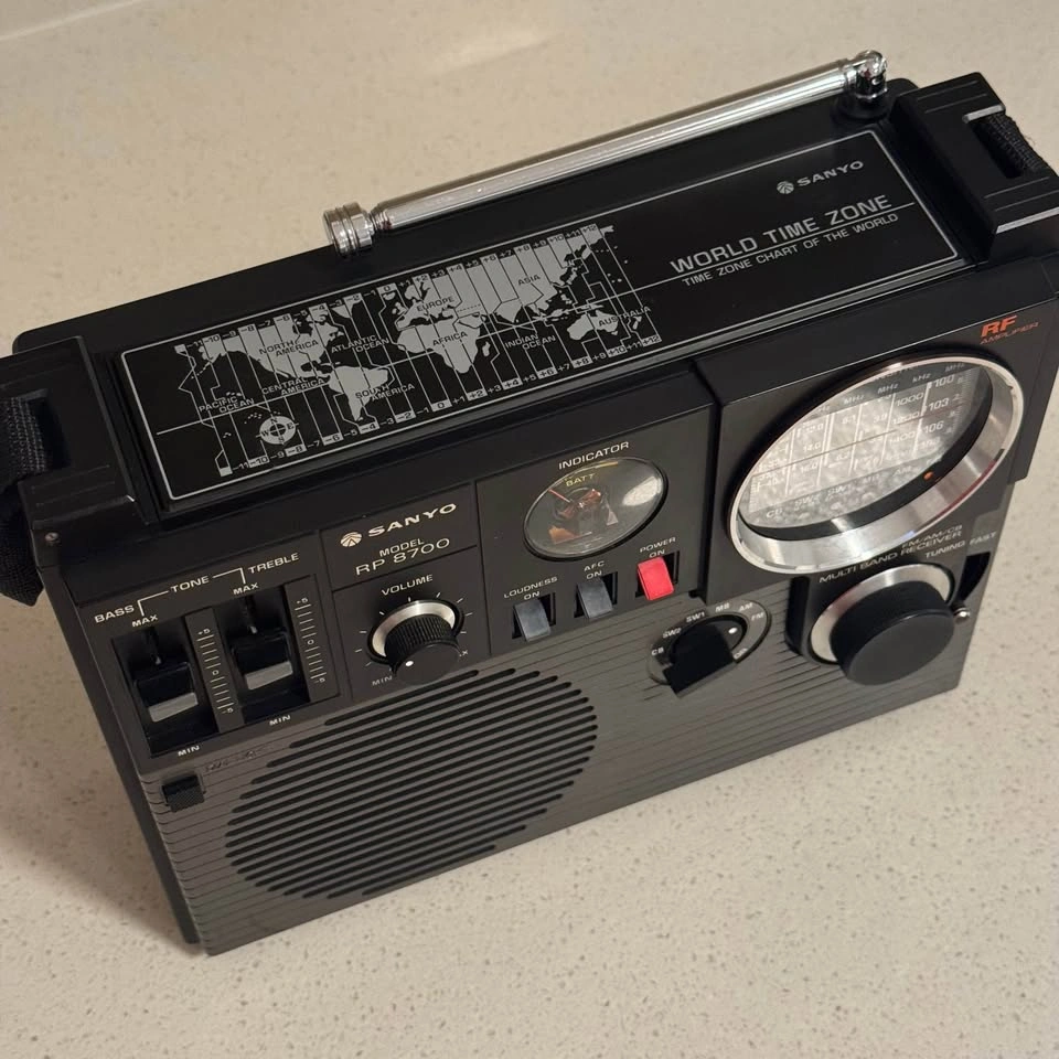 VINTAGE 1970s SANYO RP-8700 6-BAND WORLD RECEIVER RADIO 🏈 - photo 2