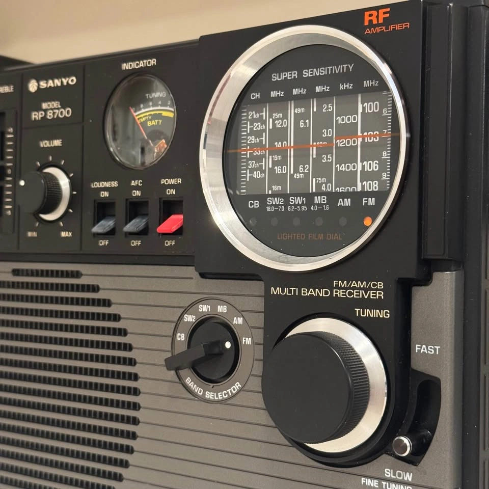 VINTAGE 1970s SANYO RP-8700 6-BAND WORLD RECEIVER RADIO 🏈 - photo 3