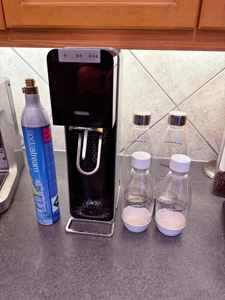 SodaStream Electric Sparkling Water Maker Bundle