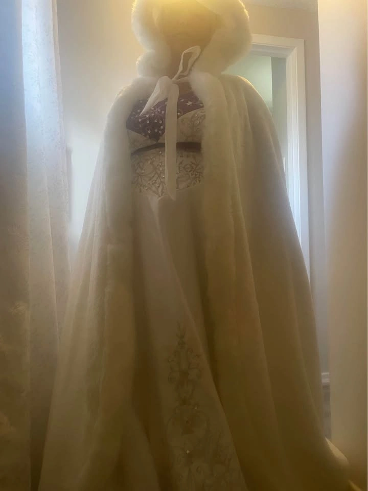 White Faux Fur Hooded Cape Costume - photo 4
