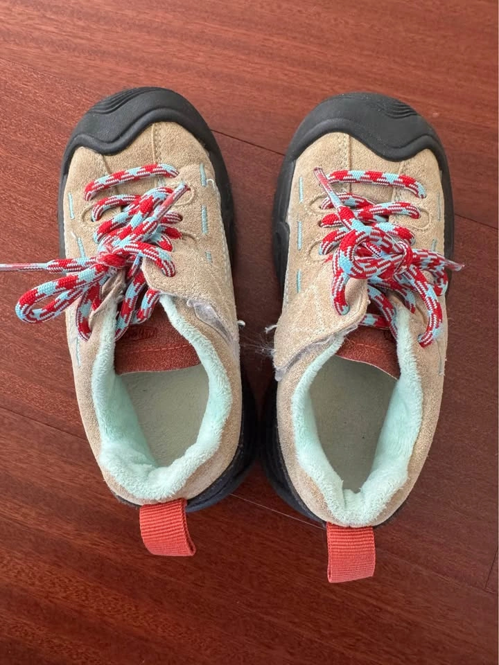 4 pairs of girls' shoes - photo 4