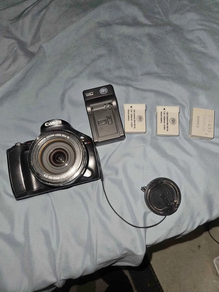 Canon PowerShot SX40 HS Digital Camera Bundle