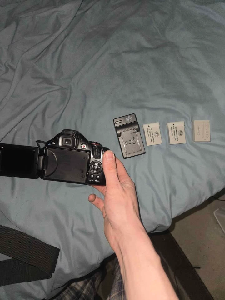 Canon PowerShot SX40 HS Digital Camera Bundle - photo 2
