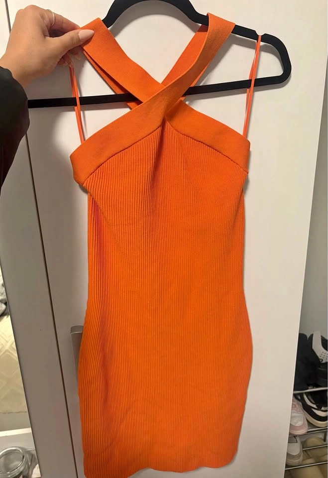 Aritzia Sculpt Knit Kbit Cross dress Babaton