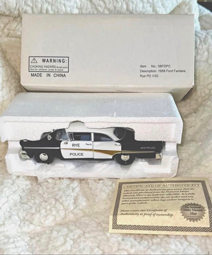 Die cast 1958 Ford Fairlane Rye Police Squad Car 1:32 NEW
