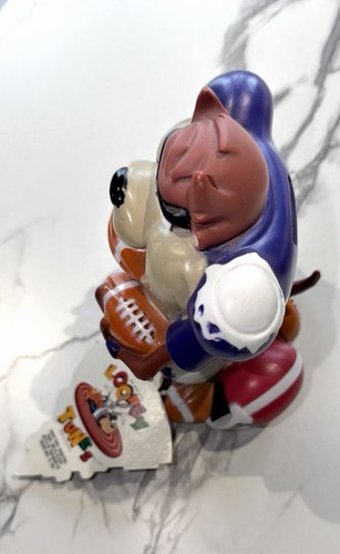 Looney Tunes Tasmanian Devil "Taz" Football Coin Bank 1994 - photo 2