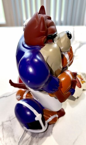 Looney Tunes Tasmanian Devil "Taz" Football Coin Bank 1994 - photo 4