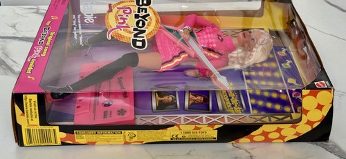 Mattel Beyond Pink Barbie Lead Guitarist Doll Vintage NRFB - photo 5
