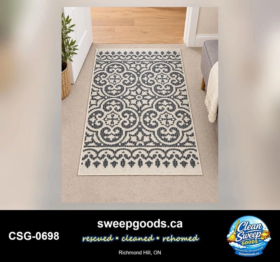 Grey & Cream Decorative Area Rug – Approx. 45" × 30"