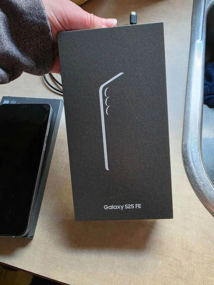 SAMSUNG S25 FE & ACCESSORIES - photo 3