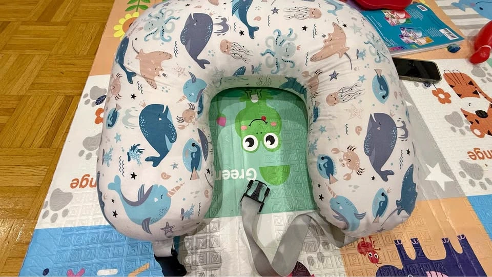 Nursing pillow with adjustable buckle