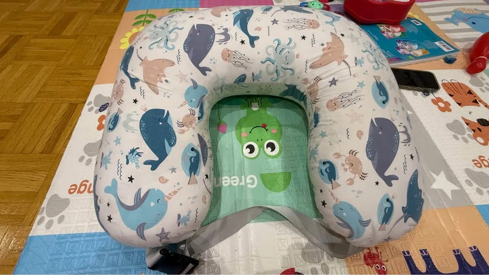 Nursing pillow with adjustable buckle - photo 2