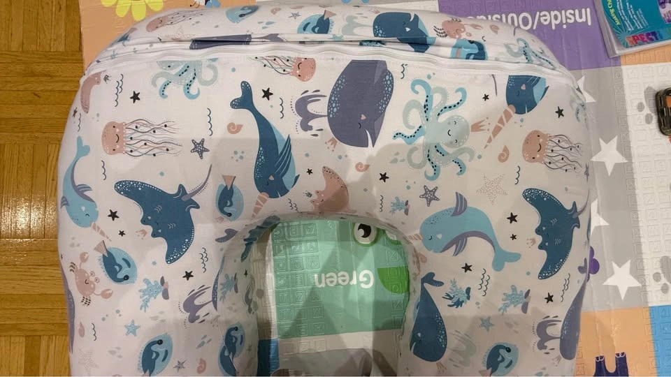 Nursing pillow with adjustable buckle - photo 3