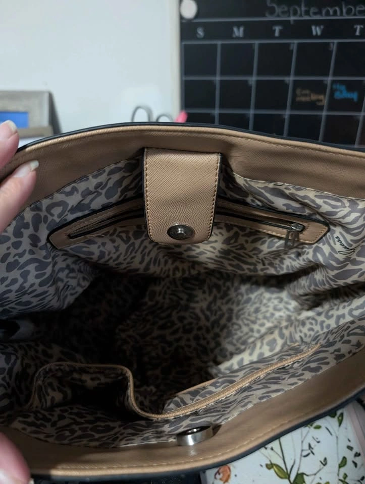 Guess Tote Bags, Guess Purse & Coach clutch - photo 4