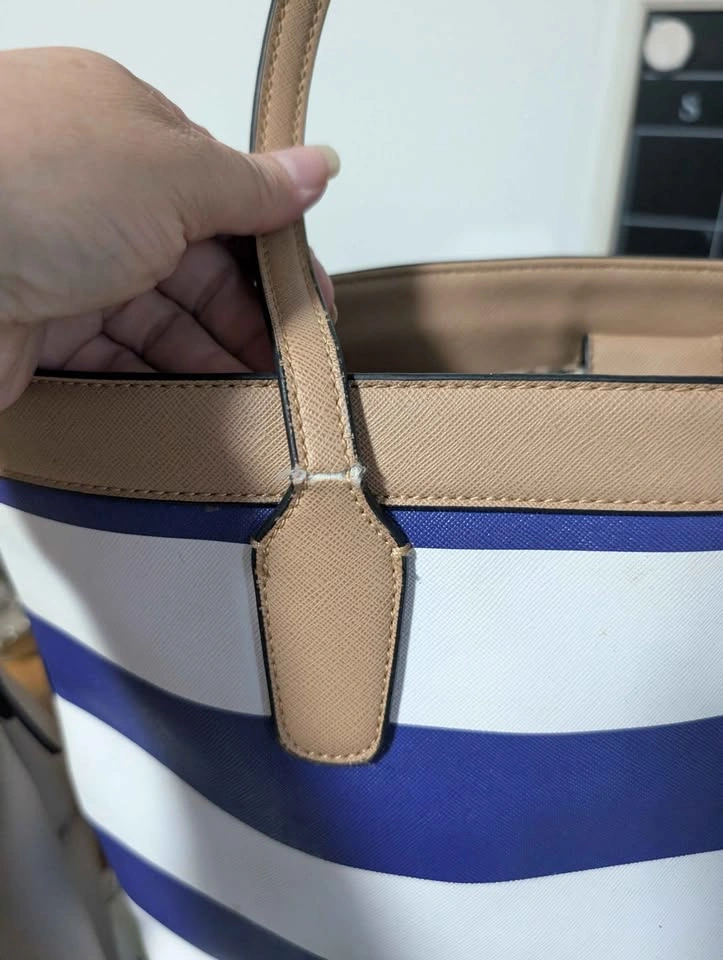 Guess Tote Bags, Guess Purse & Coach clutch - photo 5