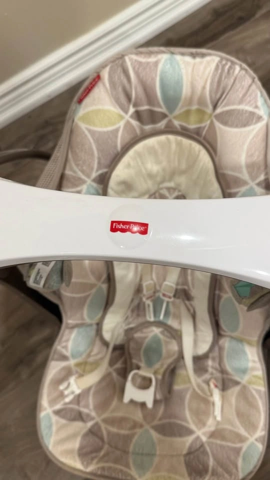 Fisher Price Baby Swing – Excellent Condition - photo 3