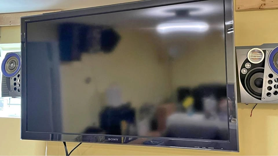Sony Bravia 52 inch LCD TV KDL-52XBR9