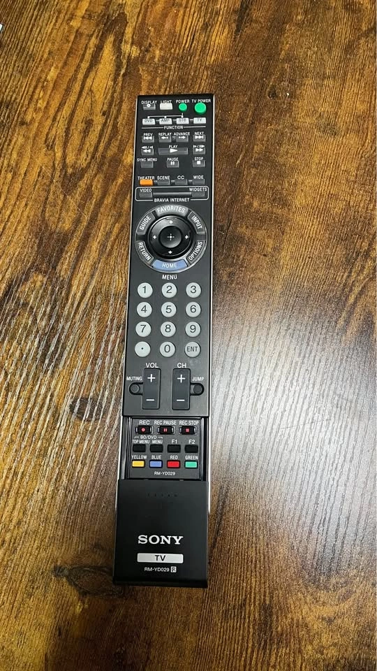 Sony Bravia 52 inch LCD TV KDL-52XBR9 - photo 2