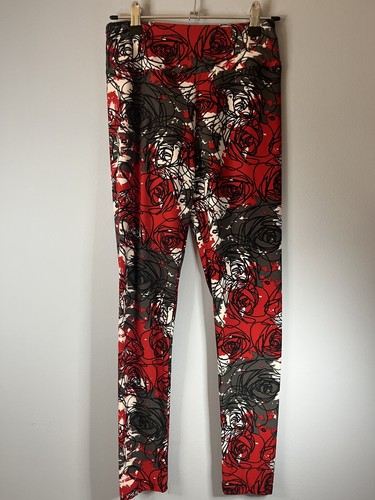 She's Got Leggz One Size Leggings Roses Floral New w/o tags