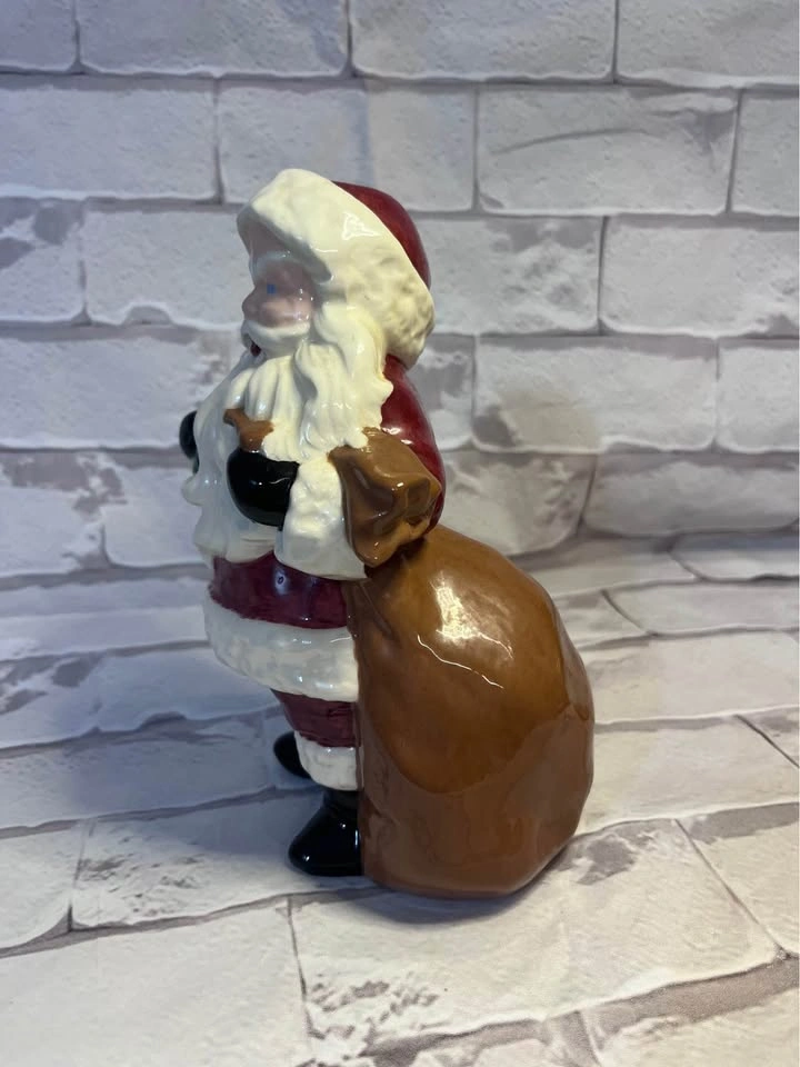 Ceramic Santa Claus Figurine with Wreath and Toy Bag - photo 3