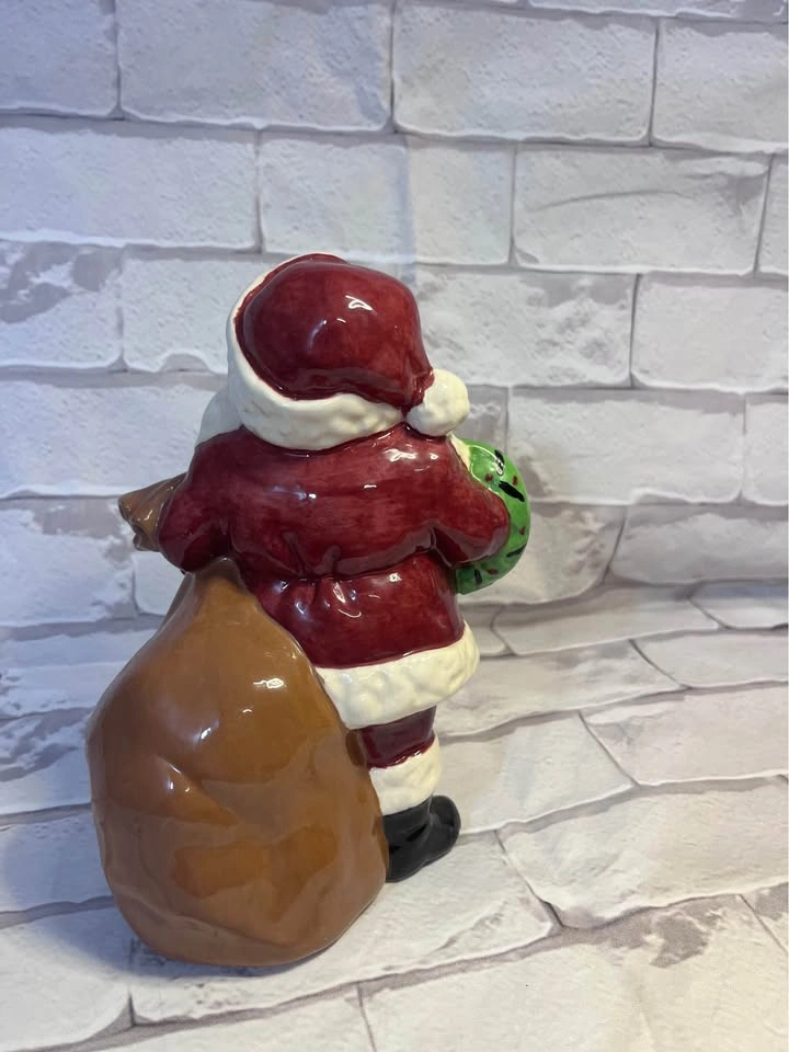 Ceramic Santa Claus Figurine with Wreath and Toy Bag - photo 4