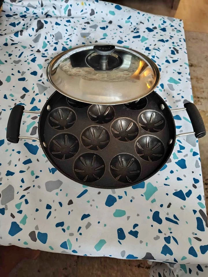 Cello Non-Stick 12-Cavity Appam Patra with Lid