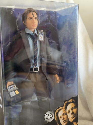 Barbie Signature The X-Files 25th Anniversary Fox Mulder Doll - photo 3