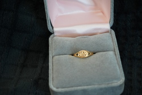 Vintage 10K Yellow Gold Baby Script Signet Ring - photo 3