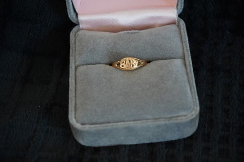 Vintage 10K Yellow Gold Baby Script Signet Ring - photo 4
