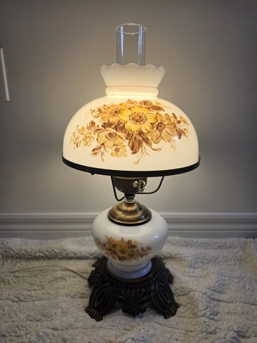 Vintage 1970s R.D. Dero Milk Glass 3-Way Hurricane Lamp - photo 2