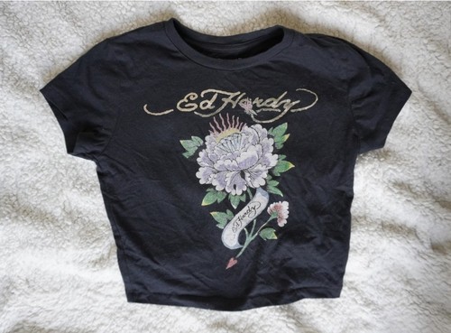 Y2K Ed Hardy Women's Black Graphic Crop Top Baby Tee