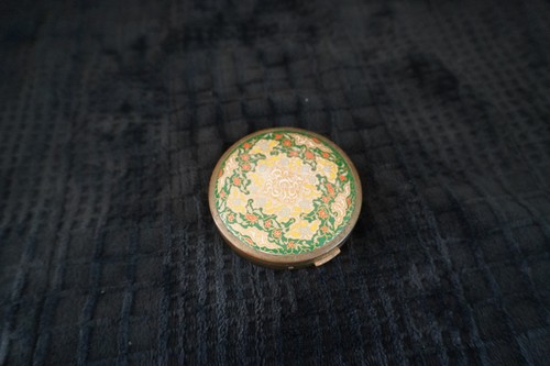 Vintage Coty Airspun Brass & Green Enamel Powder Compact - photo 2