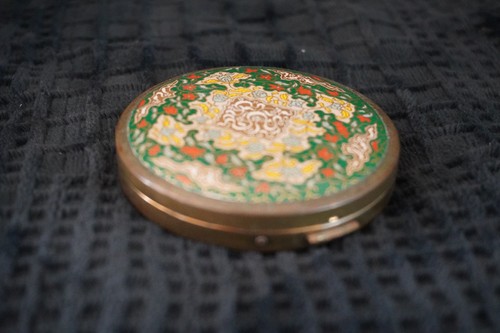 Vintage Coty Airspun Brass & Green Enamel Powder Compact - photo 4