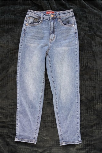 GUESS High Rise Classic Mom Jeans Light Wash Size 26