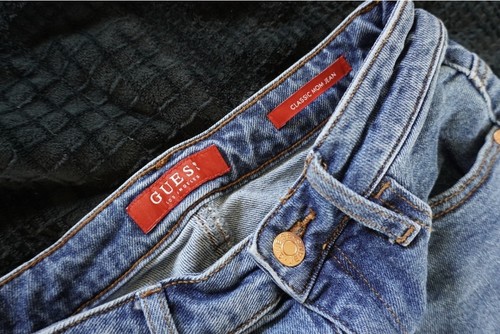 GUESS High Rise Classic Mom Jeans Light Wash Size 26 - photo 3