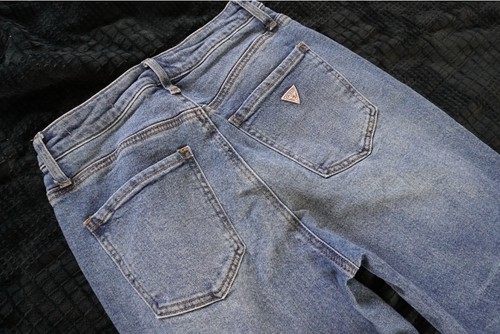 GUESS High Rise Classic Mom Jeans Light Wash Size 26 - photo 4
