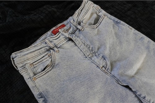 GUESS Light Wash Raw Hem High Rise Straight Jeans Size 26 - photo 5