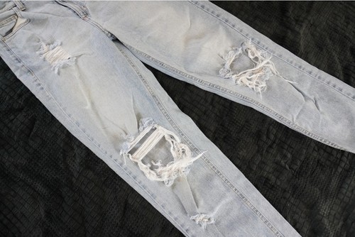GUESS High Rise Distressed Mom Jeans Light Wash Size 26 - photo 3