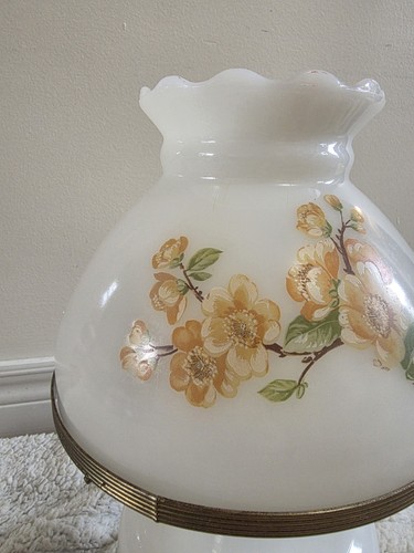 Vintage White Milk Glass Parlor Style Accent Lamp Floral Shade - photo 4