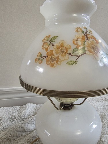 Vintage White Milk Glass Parlor Style Accent Lamp Floral Shade - photo 5