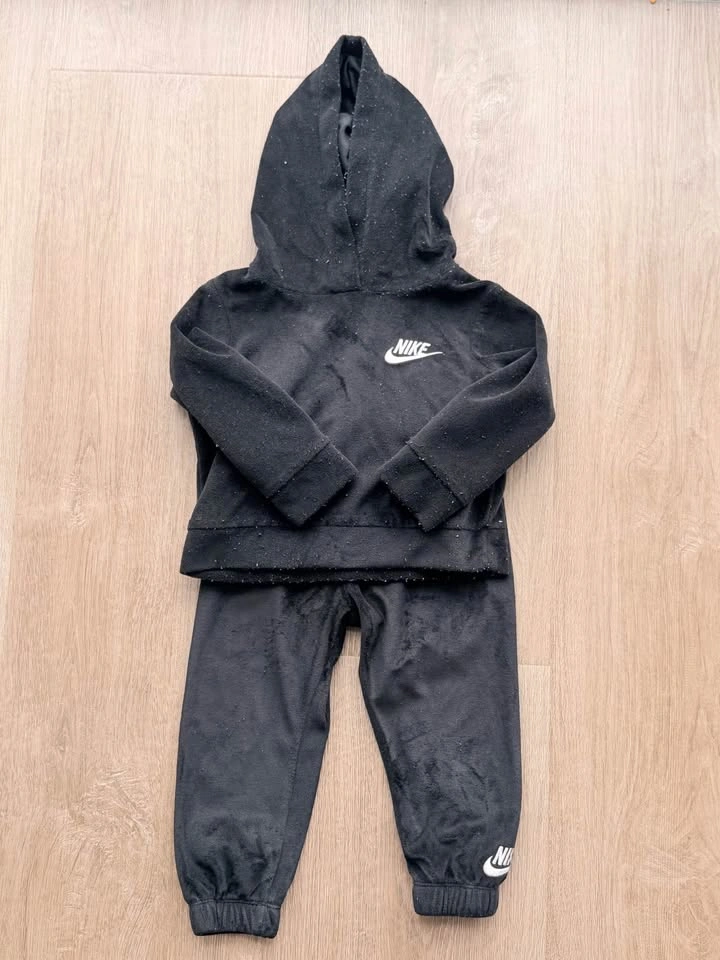 Toddler Girls Nike and Adidas Tracksuit - photo 5