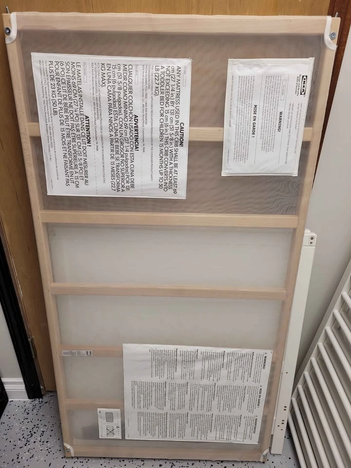 Ikea crib with mattress and sheets - photo 2