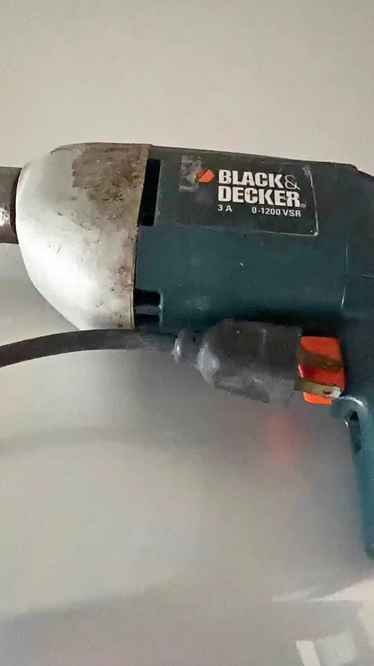 Black & Decker 3A 0-1200 VSR Corded Drill